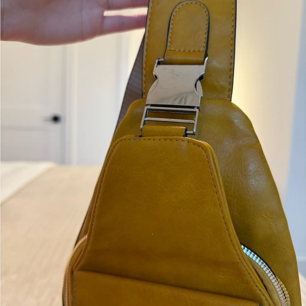 Sling Bag Yellow, great texture clean and NEW CONDITION